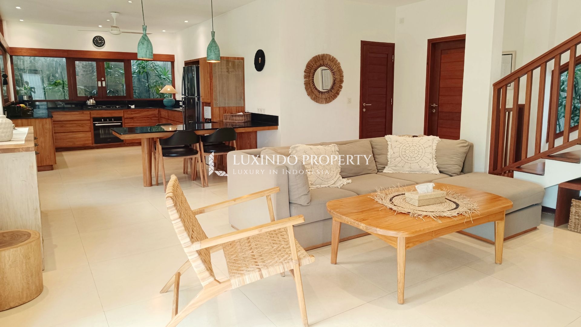 BERAWA - 4-BEDROOM FAMILY-FRIENDLY VILLA WITH SPACIOUS GARDEN IN CANGGU FOR RENT (RV450)
